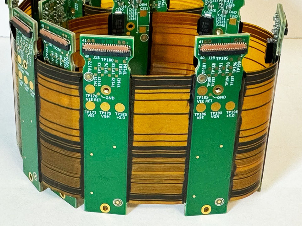 What are the design guidelines to prevent cracking in rigid-flex bend areas